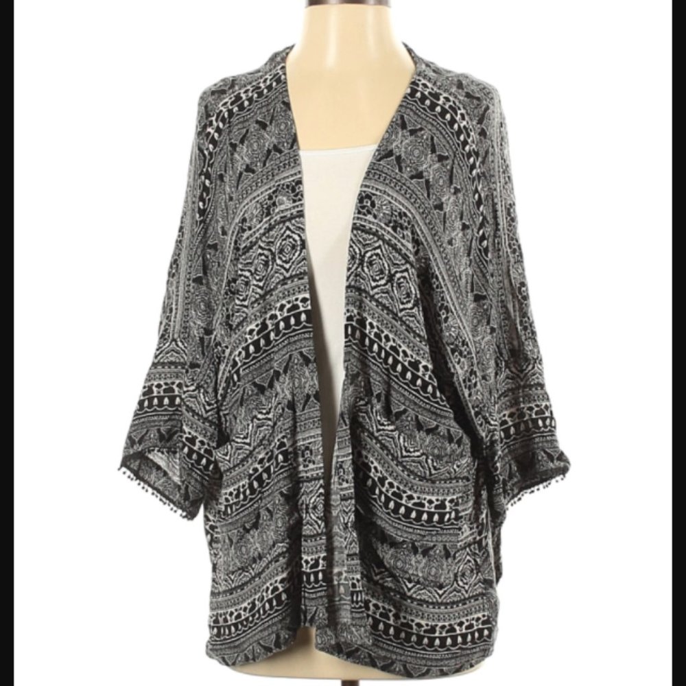 American Eagle black & white tribal Cardigan xs